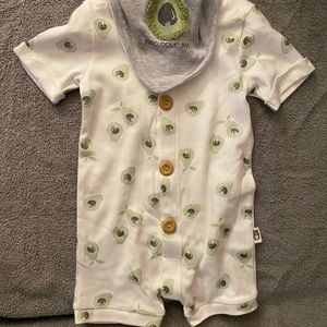 Avocuddle me romper and bib set